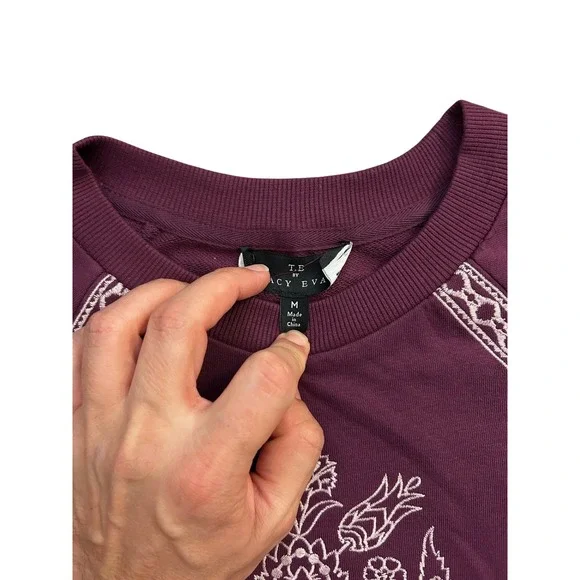 Tracy Evans Womens Embroidered Floral Sweatshirt Plum Burgundy Raglan Medium NEW - Picture 4 of 8